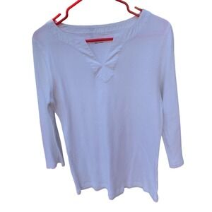 Croft & Barrow White 3/4 length sleeve white ribbed shirt with V-neck. ‎ Large
